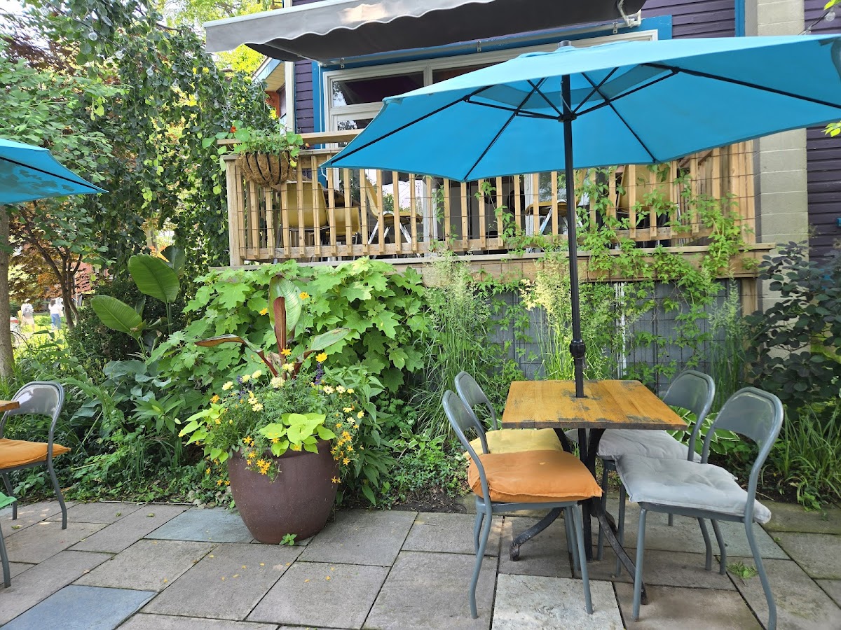 The Purple House Cafe